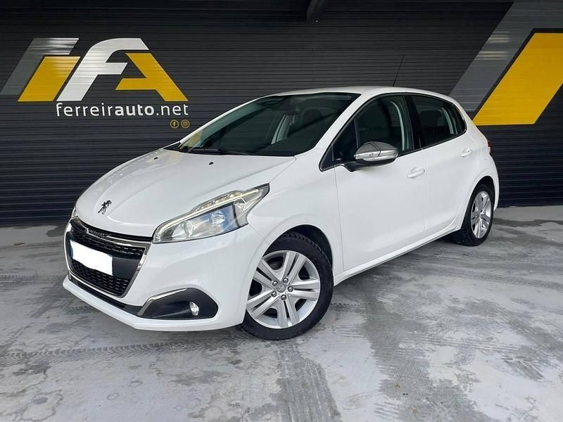 Branco Usado 2017 Peugeot 208 Allure Citadino | € 10.500 (Preço justo) - Imagem 1/4
