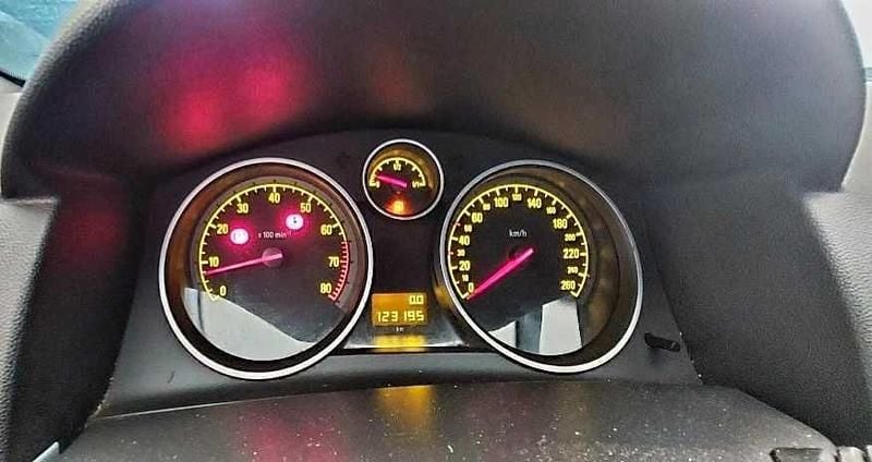 Usado Opel Astra 90 HP (66 kW) 2006 Sedan