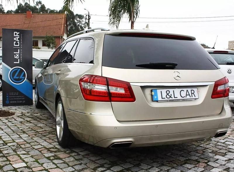 Usado Mercedes E220 136 HP (100 kW) 2012 Outra