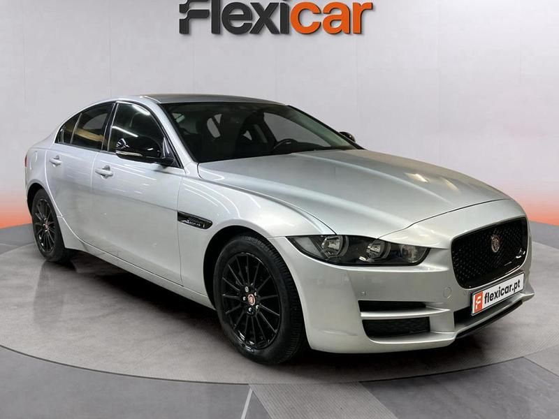 Cinza Usado 2017 Jaguar XE Pure Sedan | € 16.990 (Preço justo) - Imagem 1/4