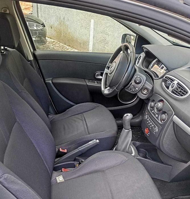 Usado Renault Clio II 55 HP (40 kW) 2006 Sedan