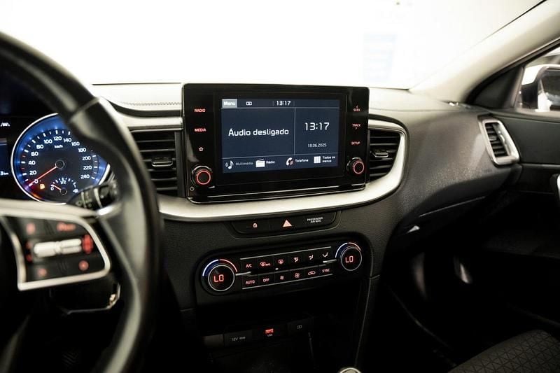 Usado Kia Ceed 120 HP (88 kW) 2021 Branco Citadino