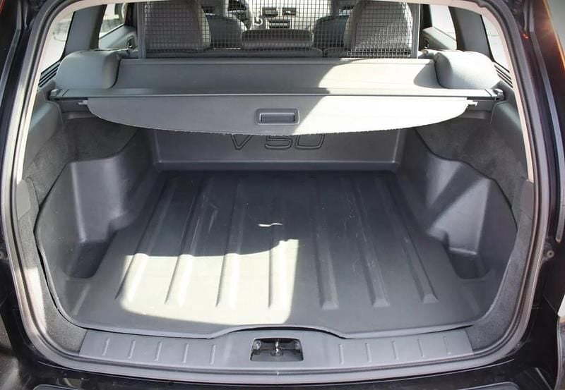 Usado Volvo V50 115 HP (84 kW) 2011 Preto Carrinha