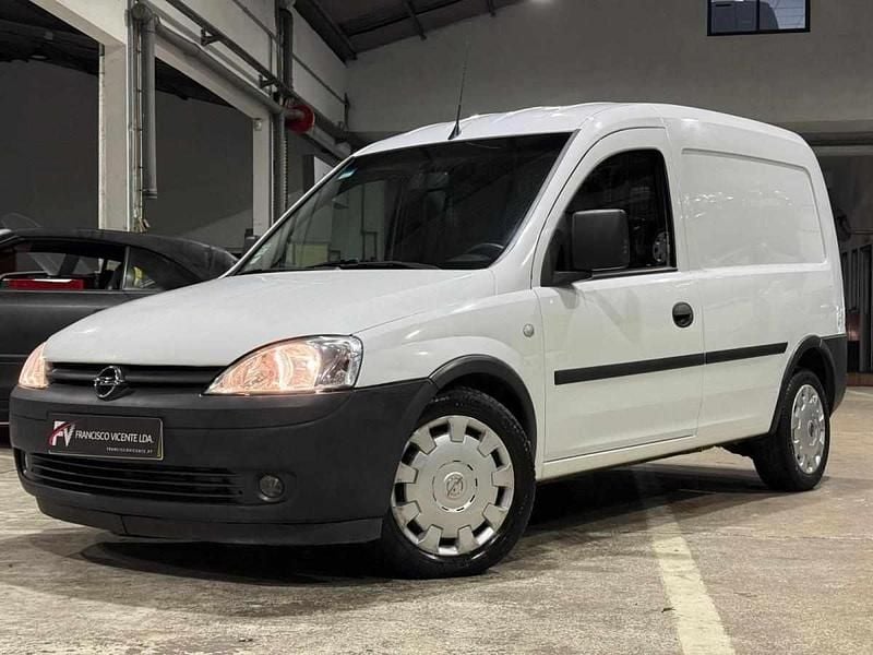 Branco Usado 2010 Opel Combo Carrinha | € 7.990 - Imagem 1/4