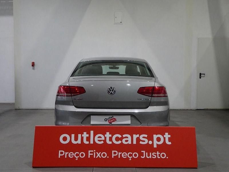 Usado VW Passat 120 HP (88 kW) 2019 Cinzento mauve metalizado Sedan