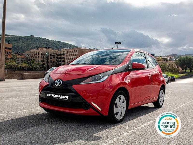 Vermelho Usado 2016 Toyota Aygo X-play Citadino | € 9.990 (Bom preço) - Imagem 1/4