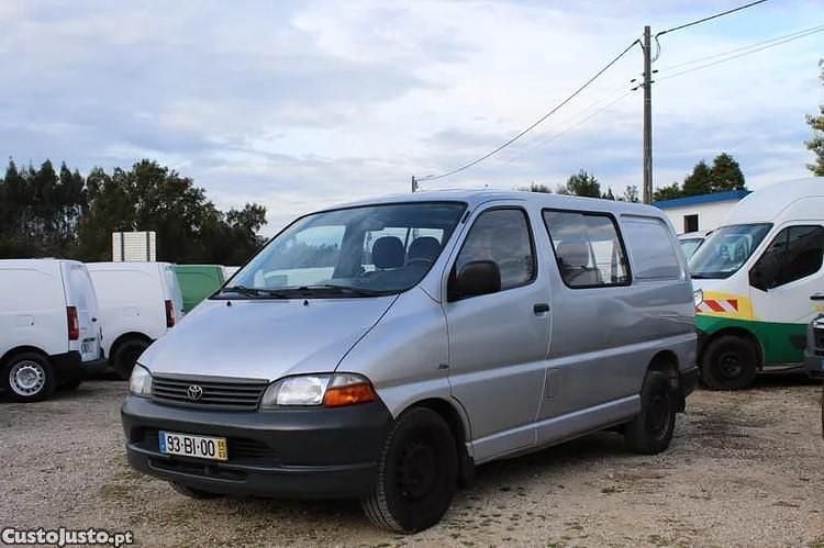Usado Toyota HiAce 88 HP (64 kW) 2006 Branco Van