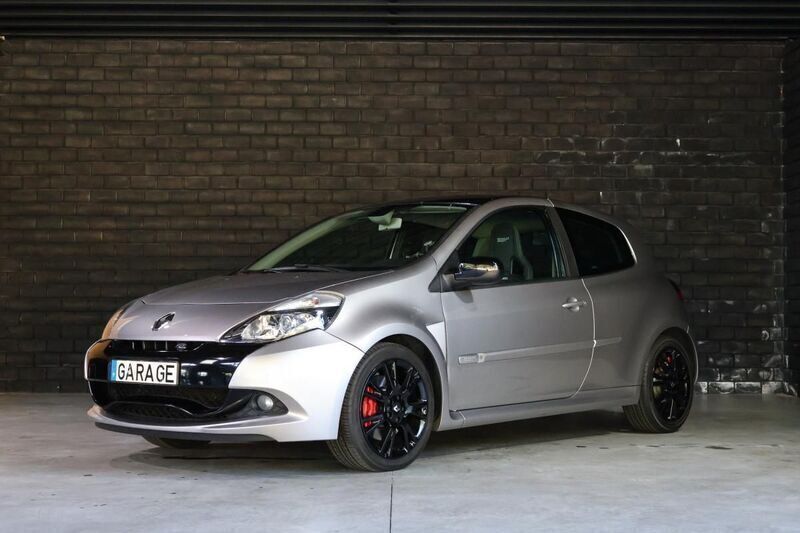 Cinzento Usado 2011 Renault Clio II | € 24.500 - Imagem 1/4