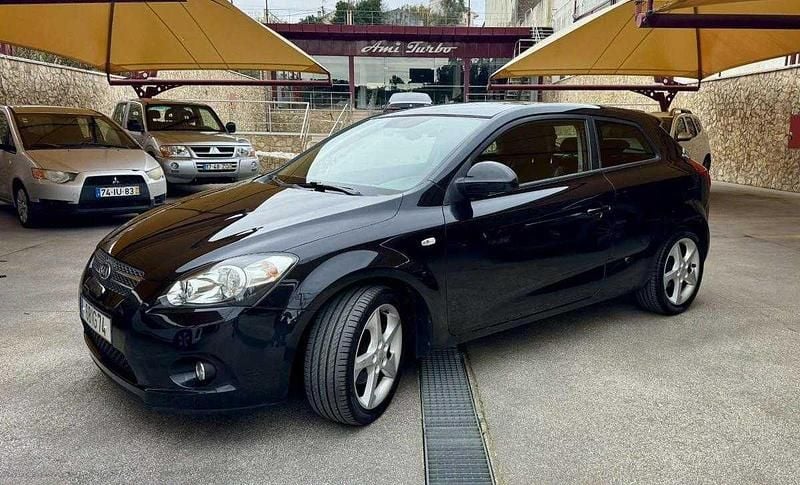 Usado Kia Ceed 115 HP (84 kW) 2009 Preto Citadino