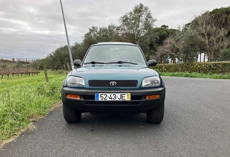 Usado Toyota RAV4 129 HP (94 kW) 1997 Verde Citadino
