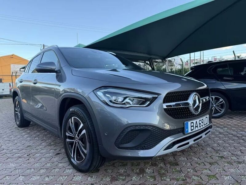 Cinzento Usado 2023 Mercedes GLA180 Progressive SUV | € 44.900 (Preço elevado) - Imagem 1/4