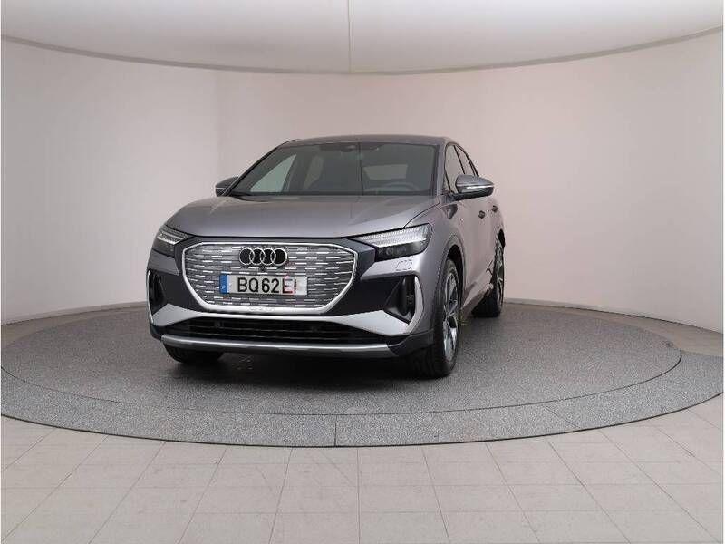 Cinzento Usado 2025 Audi Q4 e-tron SUV | € 56.400 (Preço justo) - Imagem 1/4