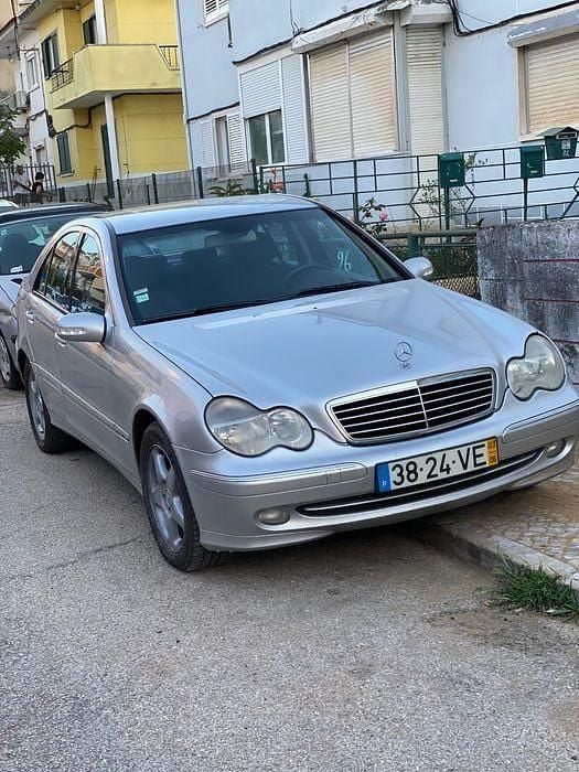Usado 2003 Mercedes C220 Avantgarde Sedan | € 2.200 - Imagem 1/4