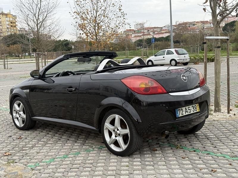 Usado Opel Tigra 70 HP (51 kW) 2005 Preto Cabrios