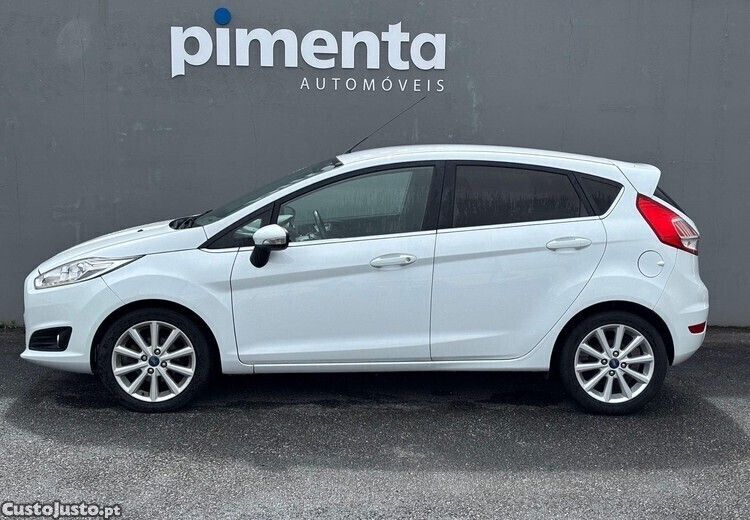 Branco Usado 2016 Ford Fiesta Titanium Citadino | € 14.450 - Imagem 1/1