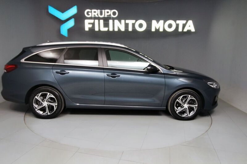 Azul Usado 2022 Hyundai i30 Style | € 18.490 (Preço justo) - Imagem 1/4