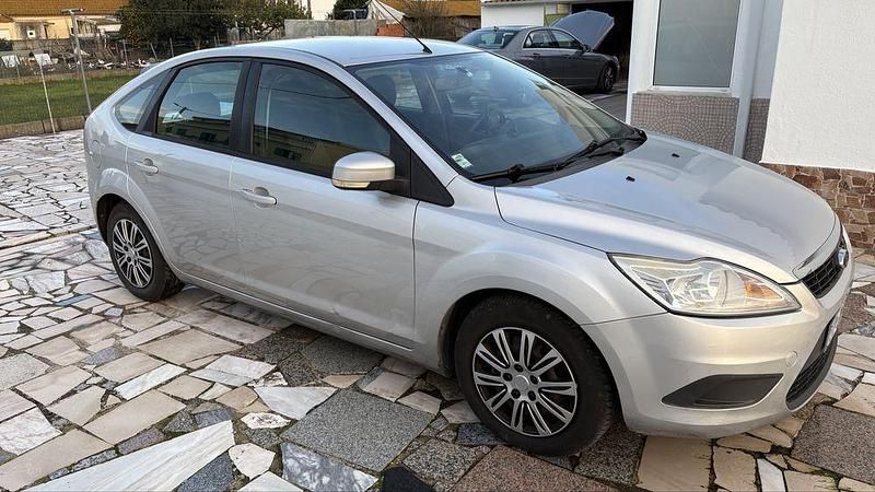 Usado 2010 Ford Focus Sedan | € 6.600 (Caro) - Imagem 1/4