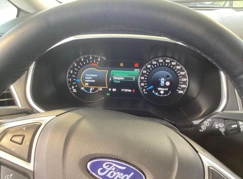 Usado Ford S-MAX S 150 HP (110 kW) 2015 Preto Monovolume