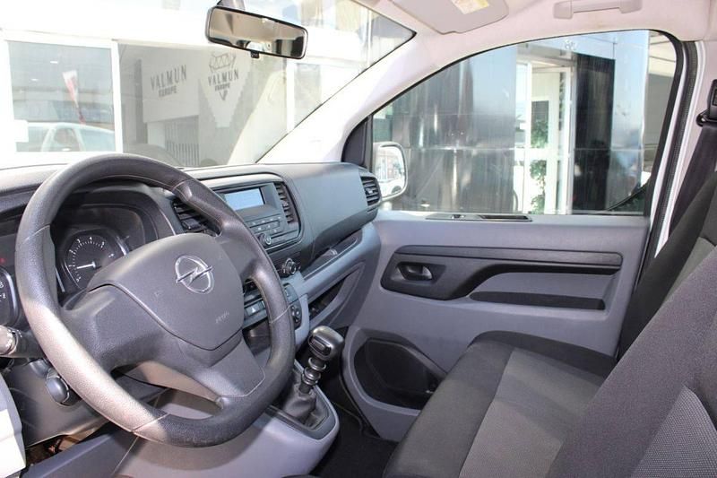 Usado Opel Vivaro Essentia 102 HP (75 kW) 2022 Branco Monovolume