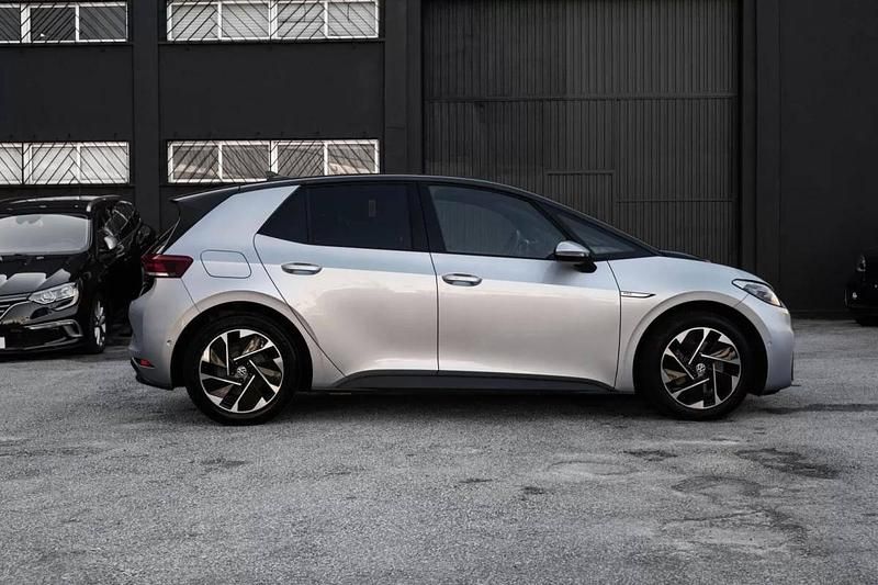 Usado VW ID.3 Pro 150 kW (204 HP) 2023 Cinzento platina Citadino