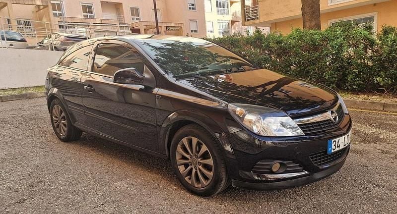 Usado Opel Astra GTC 110 HP (80 kW) 2010
