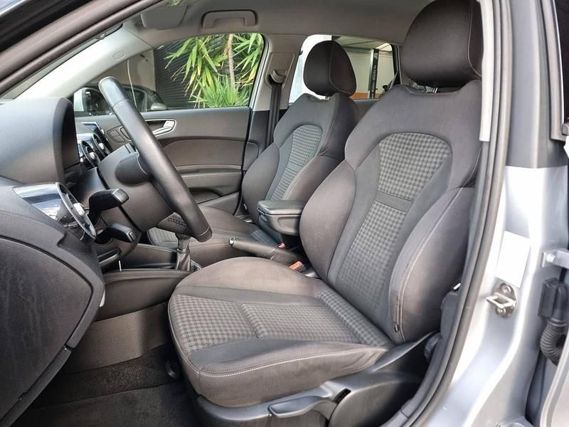 Usado Audi A1 Sport 90 HP (66 kW) 2014 Cinzento Citadino