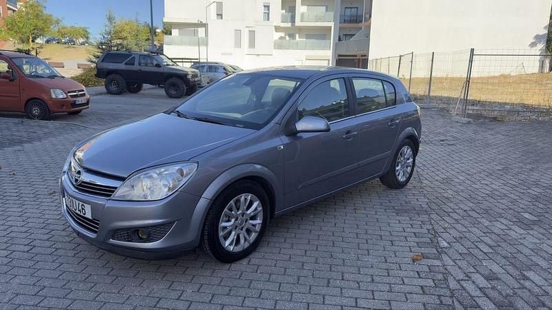 Usado 2010 Opel Astra Sedan | € 6.000 (Bom preço) - Imagem 1/4