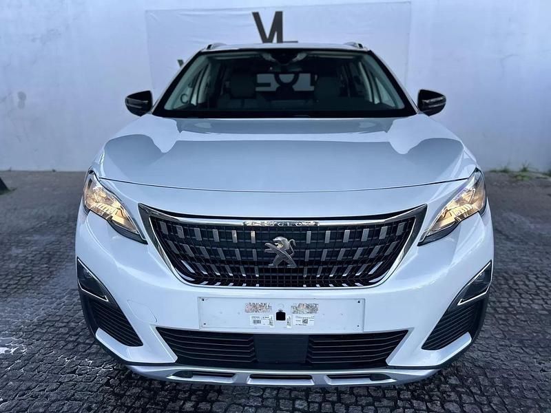 Usado Peugeot 5008 Allure 130 HP (95 kW) 2020 Branco pérola Monovolume