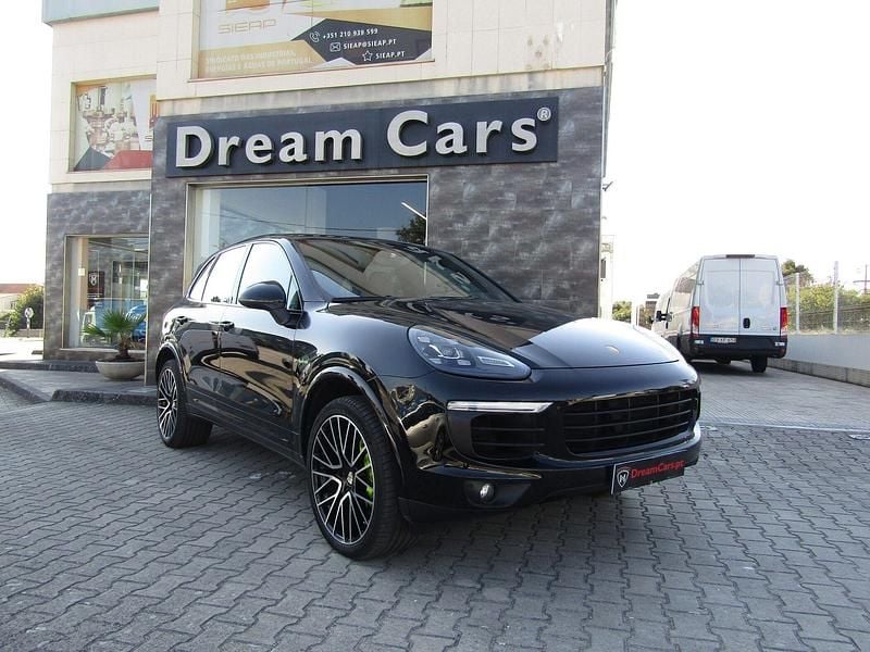Preto Usado 2017 Porsche Cayenne S E-Hybrid Platinum Edition SUV | € 49.999 - Imagem 1/4