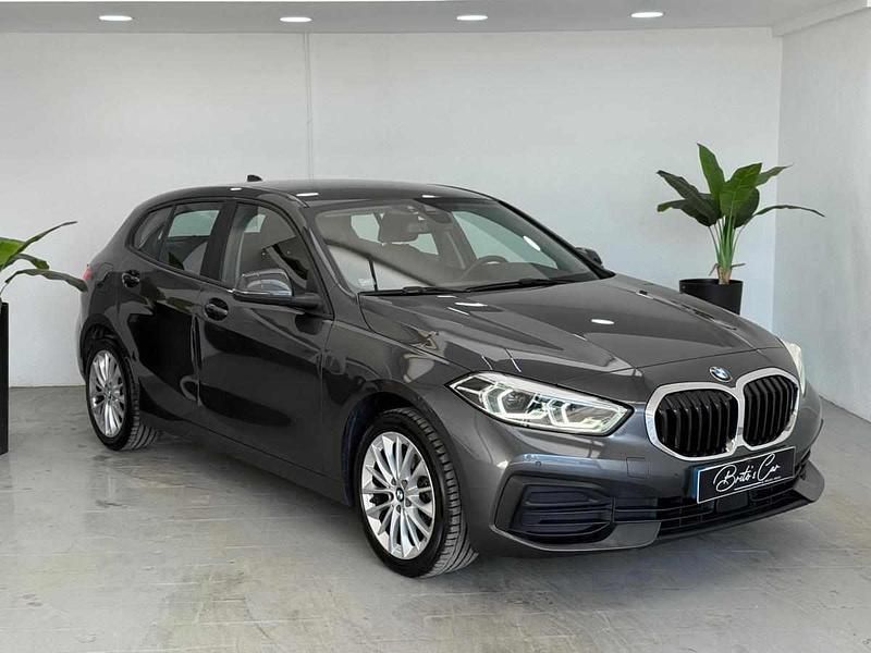 Cinzento Usado 2021 BMW 116 Citadino | € 21.490 (Preço justo) - Imagem 1/4