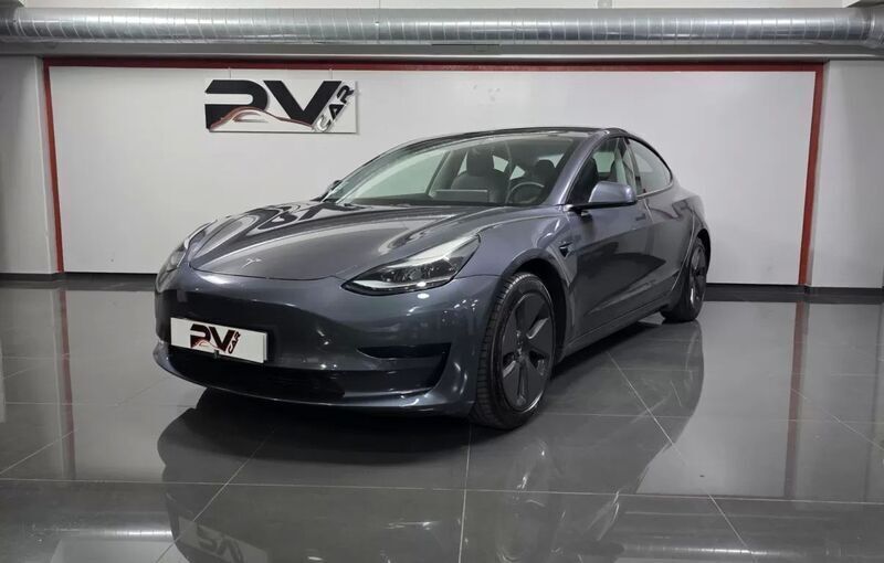 Cinza escuro Usado 2021 Tesla Model 3 Standard Range Sedan | € 27.990 (Preço justo) - Imagem 1/4