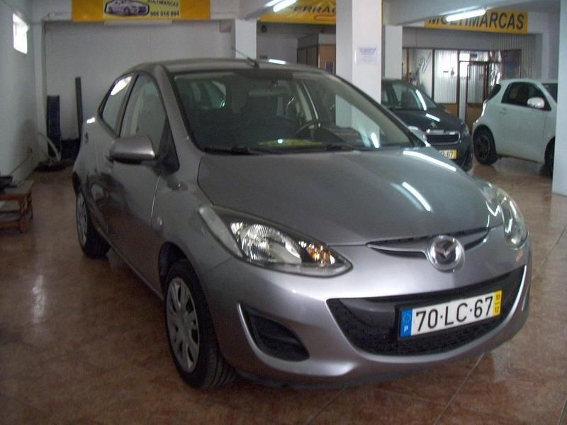 Cinzento Usado 2010 Mazda 2 | € 8.200 - Imagem 1/4