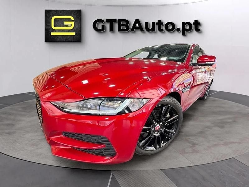 Vermelho Usado 2021 Jaguar XE R-Dynamic Sedan | € 44.900 - Imagem 1/4