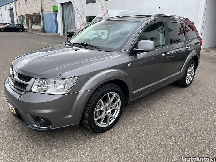 Cinza Usado 2013 Fiat Freemont SUV | € 10.750 (Preço justo) - Imagem 1/1