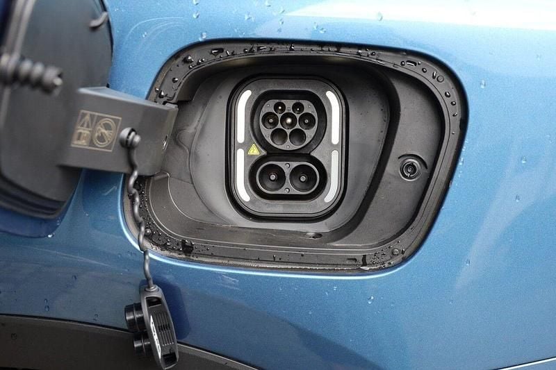 Usado MG ZS Comfort 125 kW (170 HP) 2025 Azul SUV