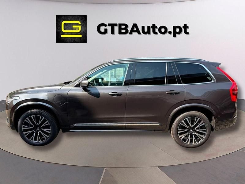 Cinza Usado 2024 Volvo XC90 Plus SUV | € 63.900 - Imagem 1/4