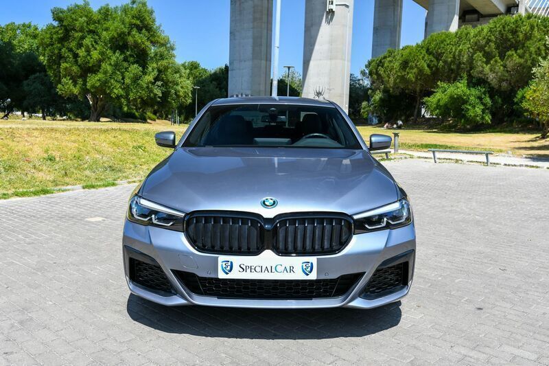 Cinza Usado 2022 BMW 520 Sedan | € 37.950 - Imagem 1/4