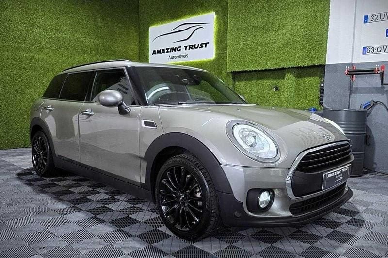 Cinzento Usado 2019 Mini Clubman Carrinha | € 16.950 (Preço justo) - Imagem 1/4