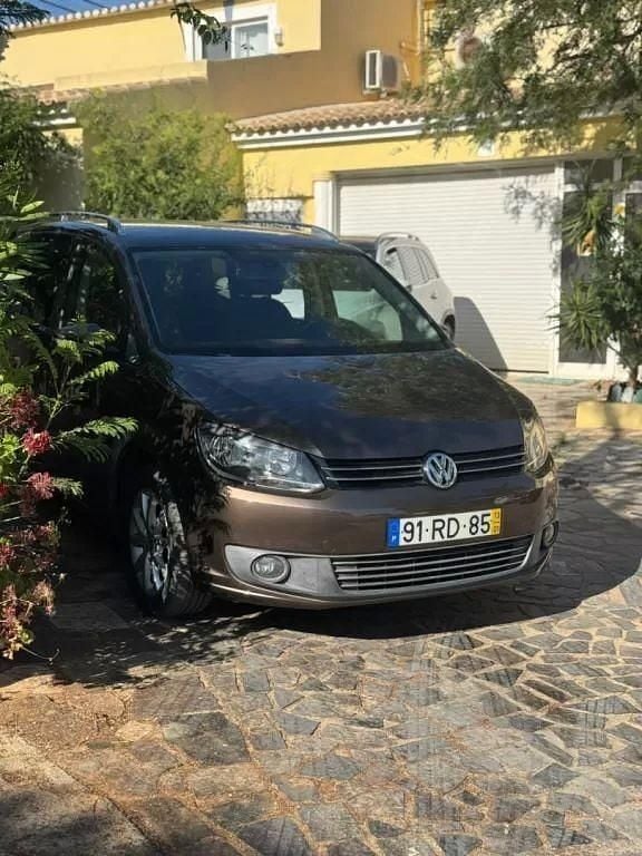 Castanho Usado 2013 VW Touran Monovolume | € 12.500 - Imagem 1/4