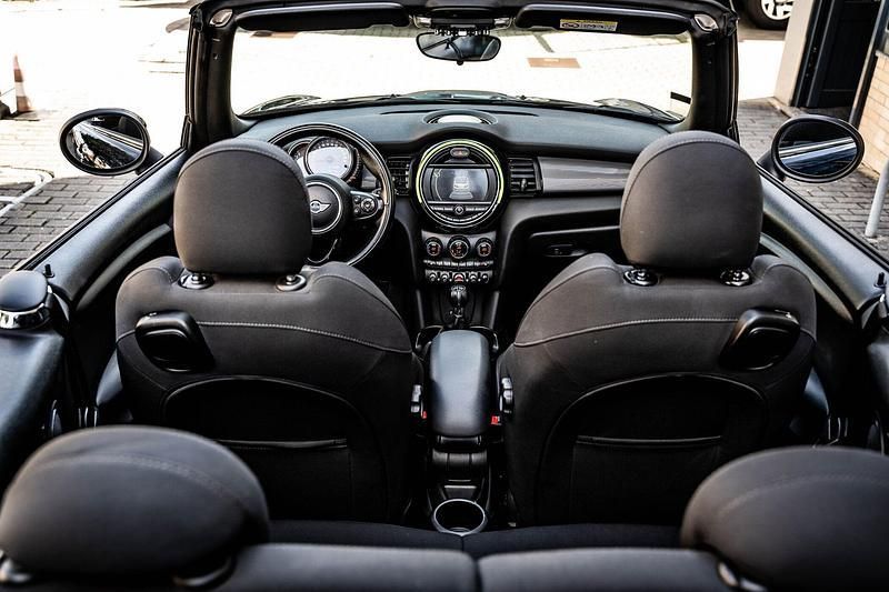 Usado Mini Cooper Cabriolet Special Edition 136 HP (100 kW) 2016 Azul Cabrios