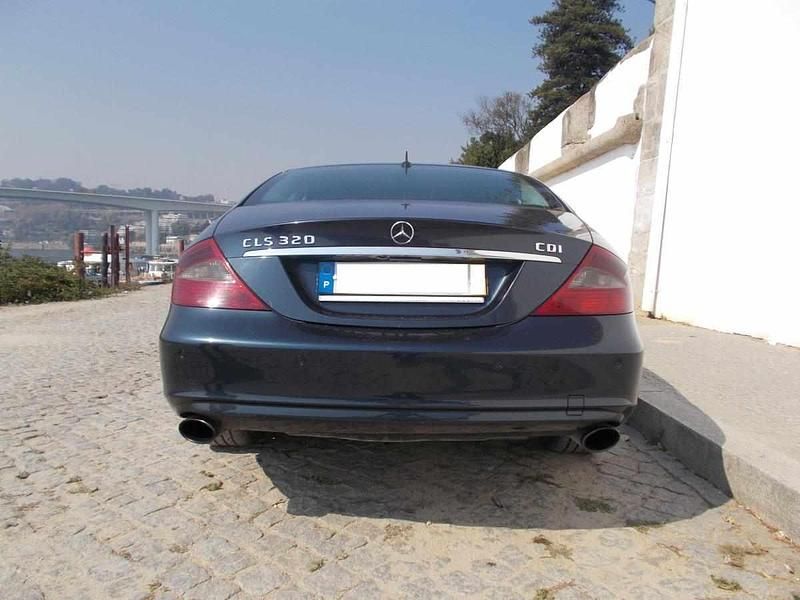 Azul Usado 2006 Mercedes CLS320 Sedan | € 14.999 - Imagem 1/4