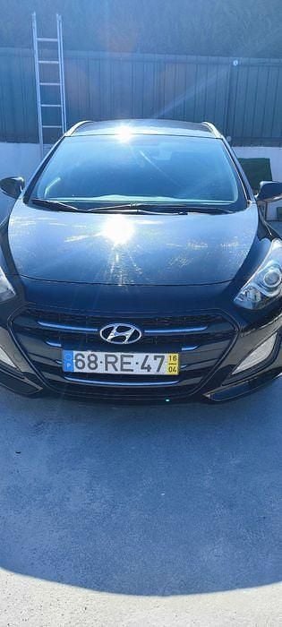 Preto Usado 2016 Hyundai i30 Comfort Sedan | € 15.500 - Imagem 1/4