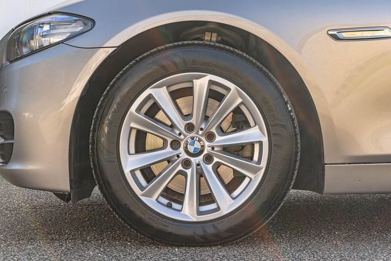 Usado BMW 520 Luxury Line 190 HP (139 kW) 2015 Cinza Carrinha