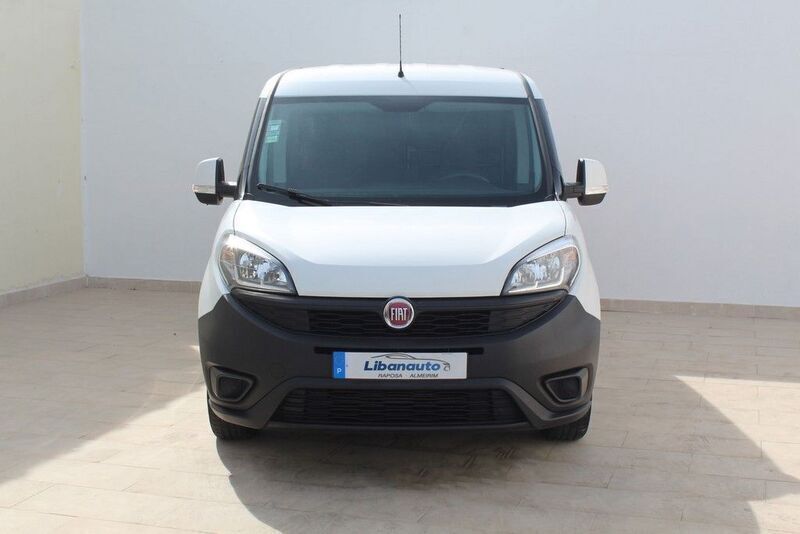 Branco Usado 2018 Fiat Doblò Monovolume | € 12.500 (Caro) - Imagem 1/4