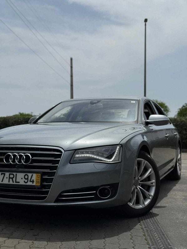 Cinzento Usado 2012 Audi A8 Sedan | € 29.900 - Imagem 1/4