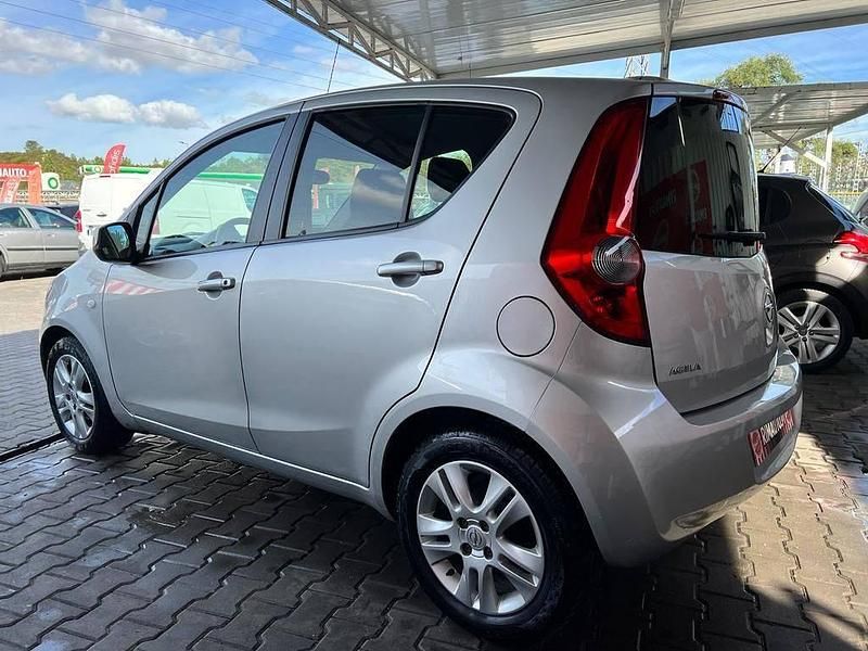 Usado Opel Agila Enjoy 86 HP (63 kW) 2012 Cinzento Citadino