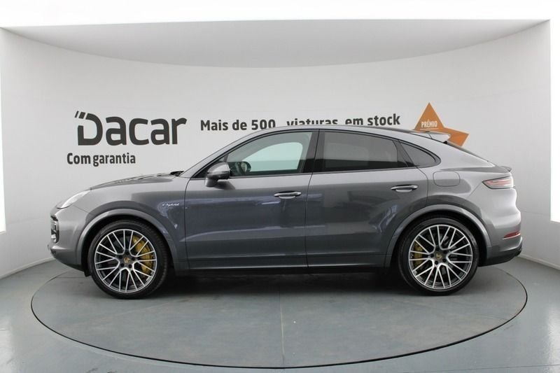 Usado Porsche Cayenne Turbo Coupe 680 HP (500 kW) 2019 Cinzento Coupé