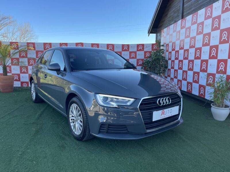Cinzento Usado 2018 Audi A3 Design | € 18.990 (Preço justo) - Imagem 1/4