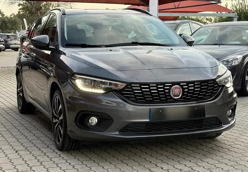 Cinza antracite Usado 2016 Fiat Tipo Lounge Carrinha | € 9.950 (Preço justo) - Imagem 1/4