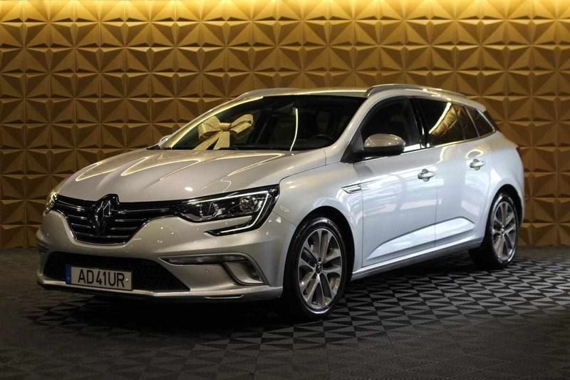 Usado Renault Mégane GrandTour 116 HP (85 kW) 2020 Cinzento Carrinha